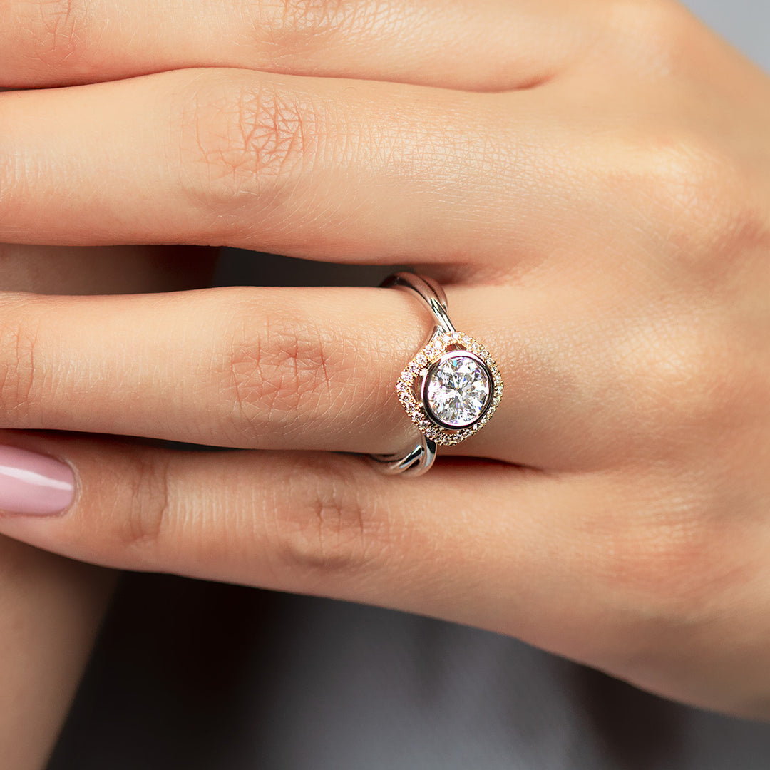 Round Diamond Halo Engagement Ring
