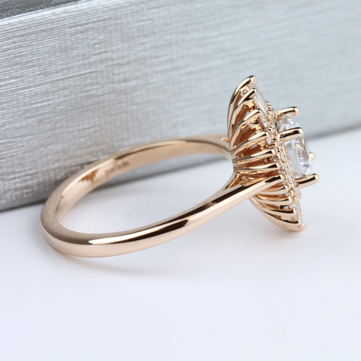 Round Diamond Engagement Ring