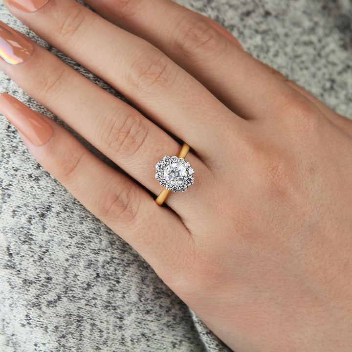 Round Diamond Halo Engagement Ring