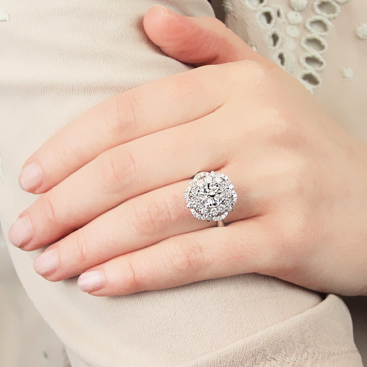 Round Diamond Halo Engagement Ring