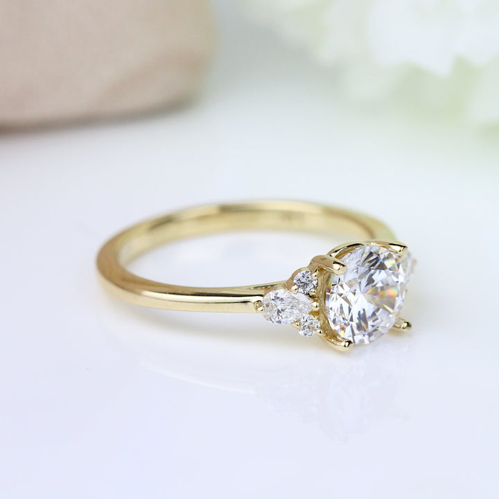 Round Diamond Engagement Ring