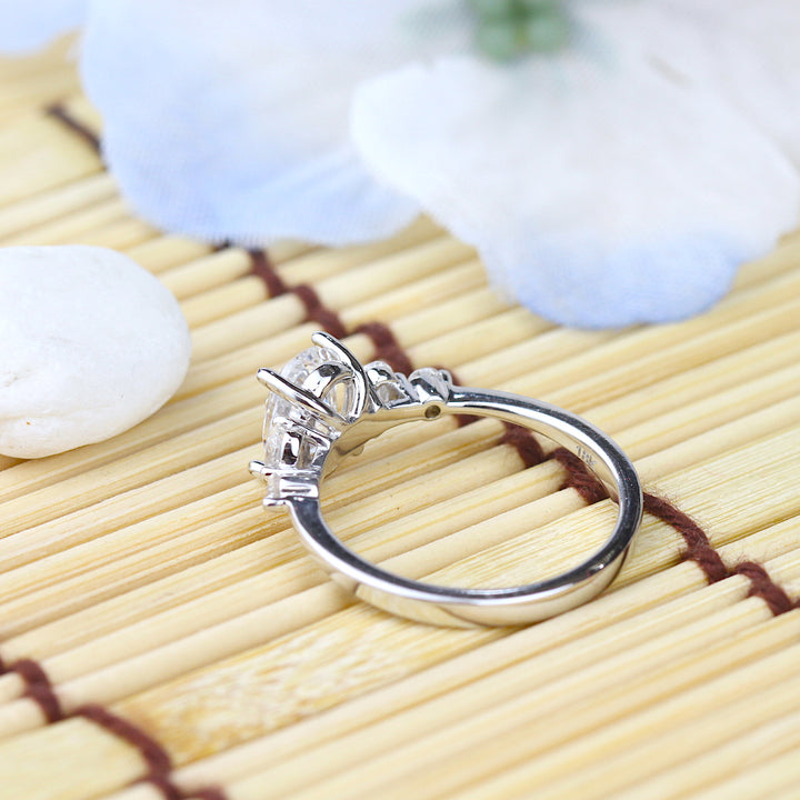 Oval Engagement Ring