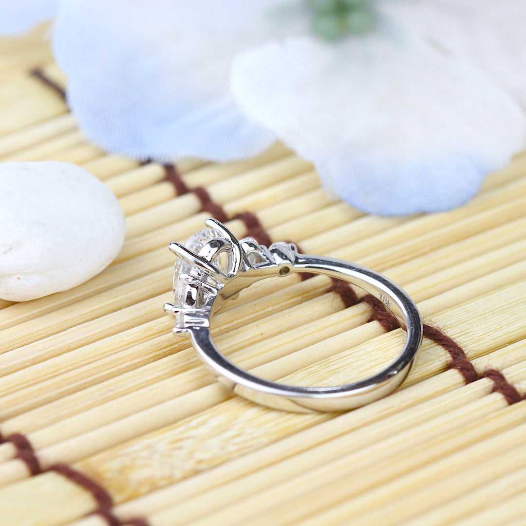 Oval Engagement Ring