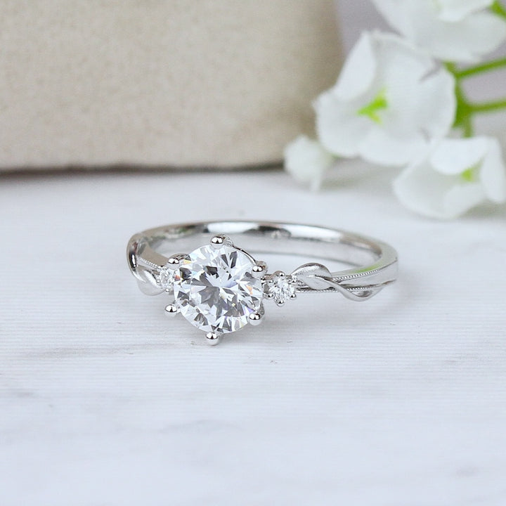 Round Diamond Engagement Ring